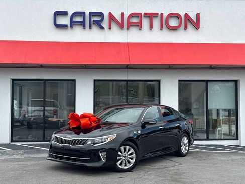 Used 2018 Kia Optima S FWD image 2