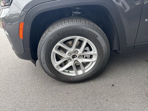 New 2025 Jeep Grand Cherokee Laredo X w/ Luxury Tech Group I image 11