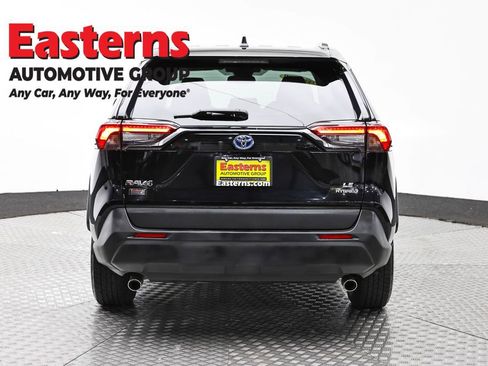 Used 2022 Toyota RAV4 LE AWD/4WD image 6
