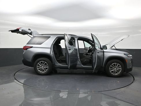 Used 2023 Chevrolet Traverse LT FWD image 29