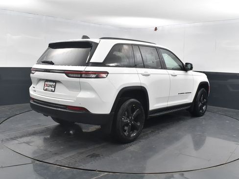 New 2025 Jeep Grand Cherokee Altitude image 10