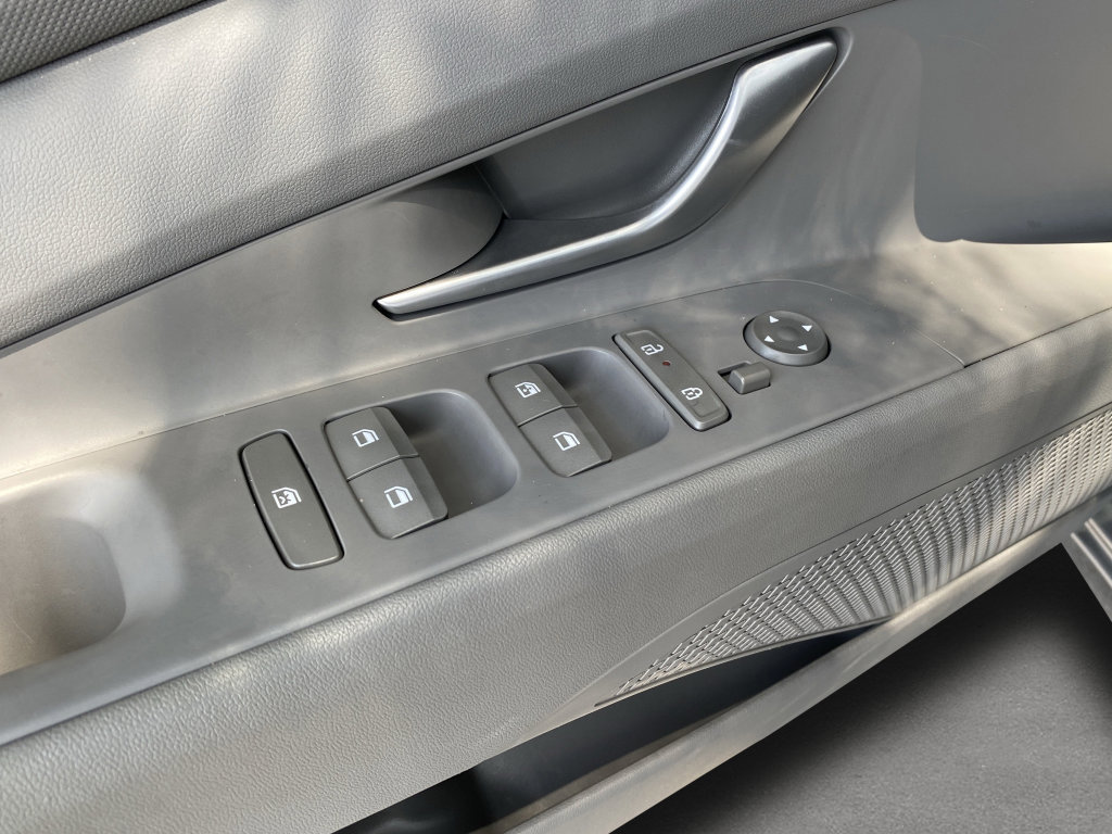 Certified 2026 Hyundai Elantra SEL FWD image 17