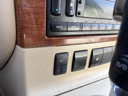 Used 2006 Ford Explorer Eddie Bauer image 24