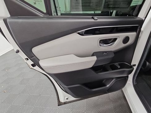 Used 2024 Honda Pilot Touring image 35