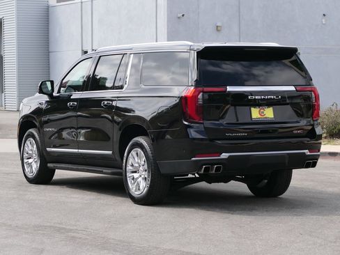 Used 2025 GMC Yukon XL Denali AWD/4WD image 5