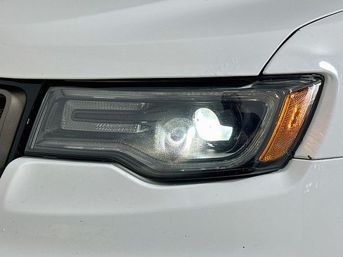 Used 2016 Jeep Grand Cherokee Limited 75th Anniversary AWD/4WD image 27