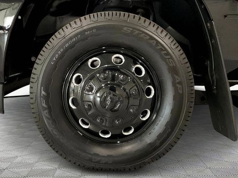 Used 2024 RAM 3500 Laramie w/ Night Edition image 33