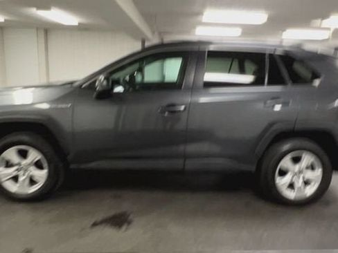 Used 2020 Toyota RAV4 LE AWD/4WD image 5