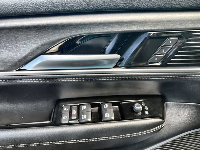 Used 2025 Jeep Wagoneer 4WD image 13