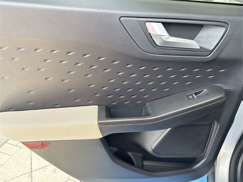 Used 2020 Ford Escape SE image 29