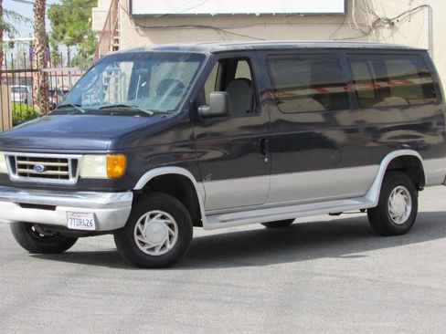 Used 2003 Ford E-150 and Econoline 150 Wagon image 2