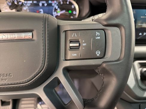 Used 2023 Land Rover Defender 110 X-Dynamic SE image 13