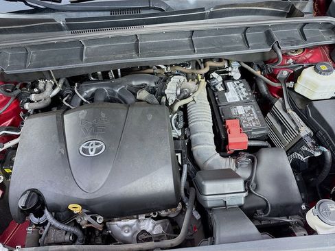 Used 2020 Toyota Highlander LE AWD/4WD image 37