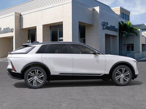 New 2025 Cadillac Lyriq Luxury image 5