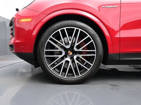 Certified 2026 Porsche Cayenne S AWD/4WD image 6