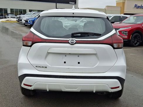 Used 2021 Nissan Kicks S image 5