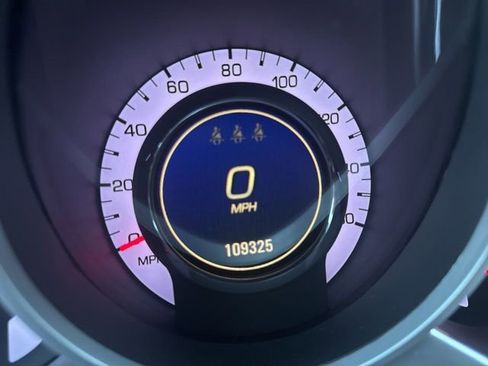 Used 2011 Cadillac SRX Luxury image 2