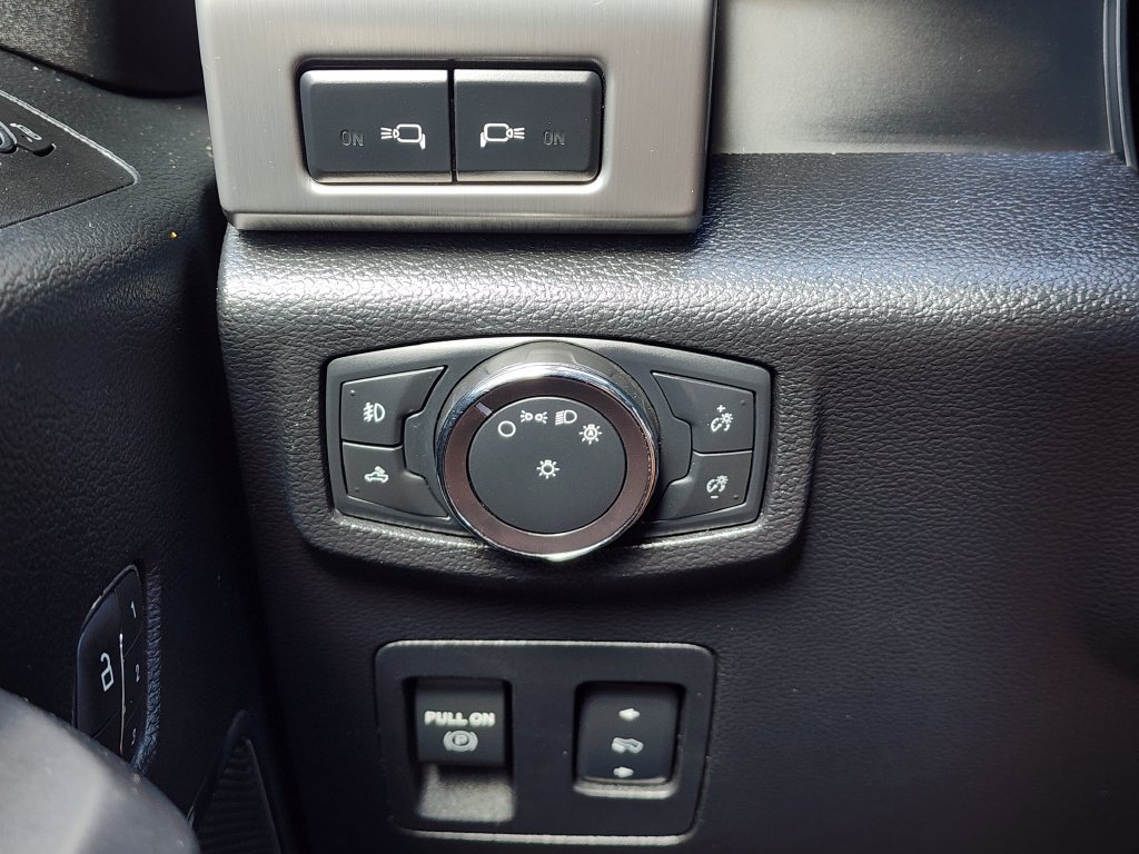 Used 2018 Ford F150 Platinum w/ Equipment Group 701A Luxury AWD/4WD image 35