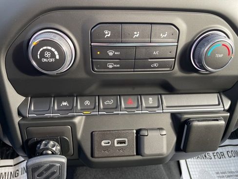 Used 2022 Chevrolet Silverado 1500 Custom image 17