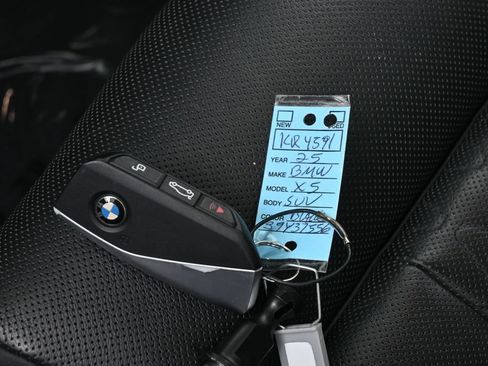 Used 2025 BMW X5 xDrive50e AWD/4WD image 21