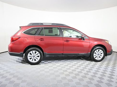 Used 2017 Subaru Outback 2.5i Premium AWD/4WD image 7