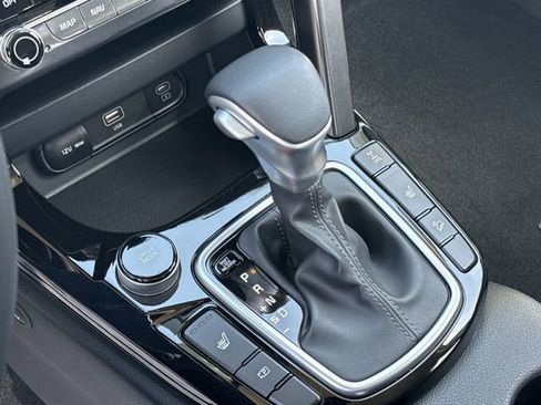 Certified 2025 Kia Seltos S AWD/4WD image 24