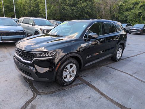 Certified 2023 Kia Sorento LX FWD image 3
