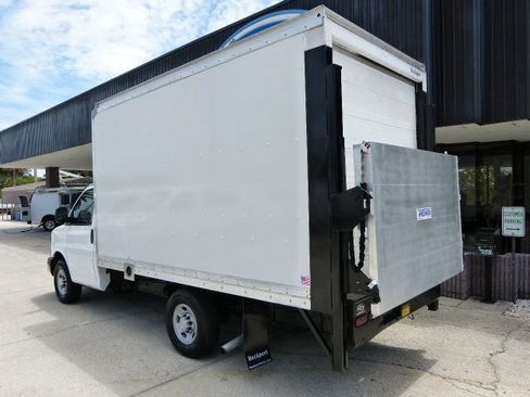 Used 2017 Chevrolet Express 3500 RWD image 3