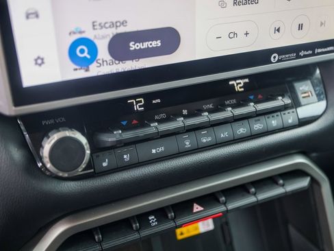 Used 2024 Toyota Tundra Limited w/ Power Package image 21