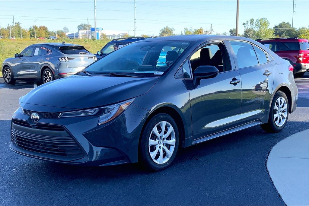 Used 2026 Toyota Corolla LE FWD image 5
