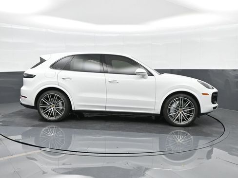 Certified 2022 Porsche Cayenne Turbo image 10
