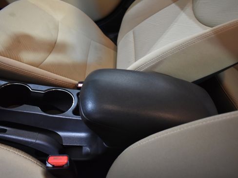 Used 2013 Hyundai Elantra GLS image 25