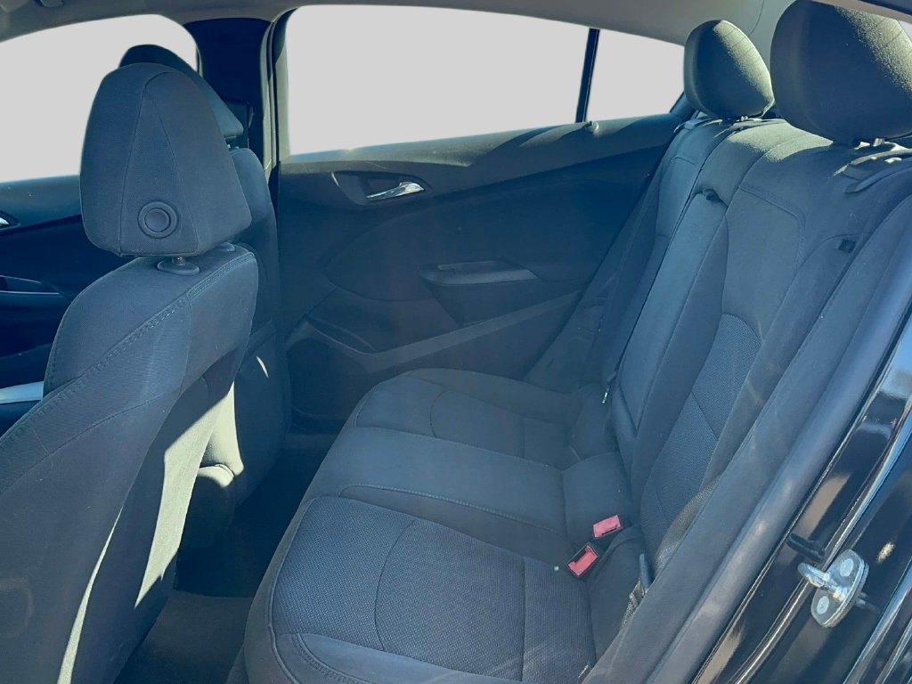 Used 2018 Chevrolet Cruze LT w/ Convenience Package FWD image 13