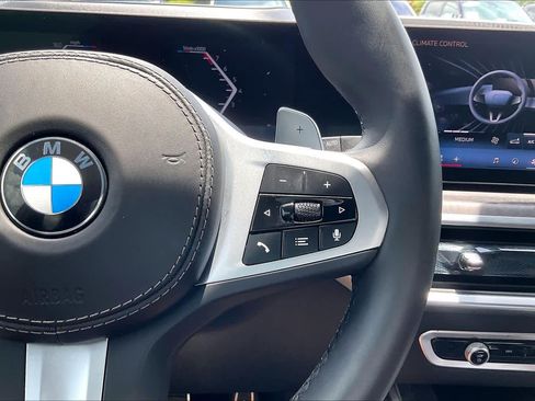 Used 2025 BMW X7 xDrive40i AWD/4WD image 19