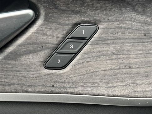 Used 2023 Jeep Grand Cherokee L Limited w/ Luxury Tech Group II image 18