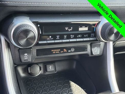 Used 2022 Toyota RAV4 LE AWD/4WD image 16