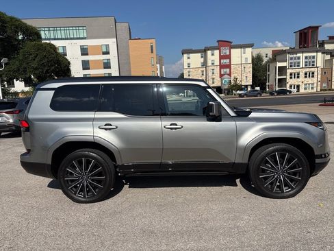 Used 2024 Lexus GX 550 w/ Accessory Package (2T) AWD/4WD image 6