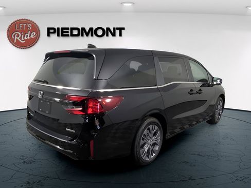 New 2026 Honda Odyssey Touring image 4