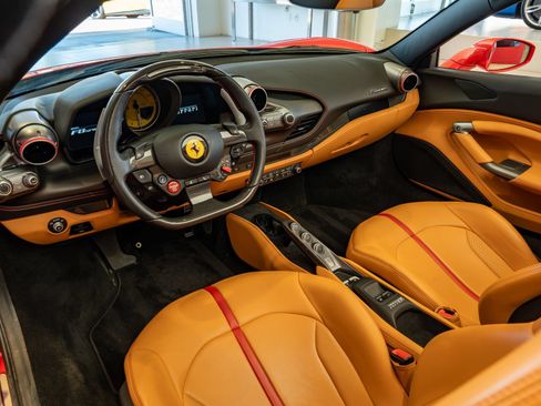 Used 2021 Ferrari F8 Tributo RWD image 9