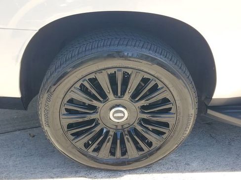 Used 2022 Cadillac Escalade ESV Premium Luxury AWD/4WD image 7