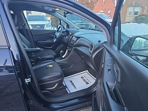 Certified 2022 Chevrolet Trax LT w/ LT Convenience Package image 15