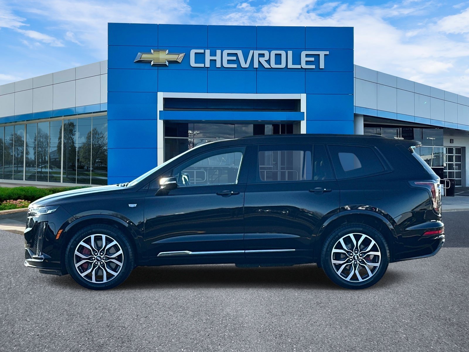 Certified 2025 Cadillac XT6 Sport w/ LPO, Floor Liner Package AWD/4WD image 5