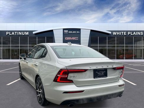 Used 2019 Volvo S60 T6 Momentum w/ Premium Package image 5