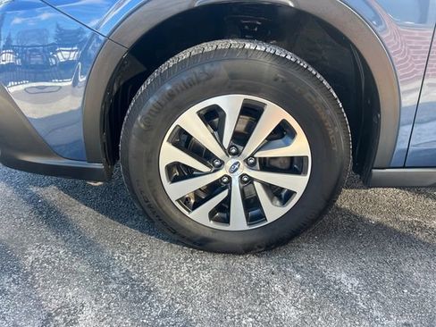 Used 2022 Subaru Outback Premium image 10