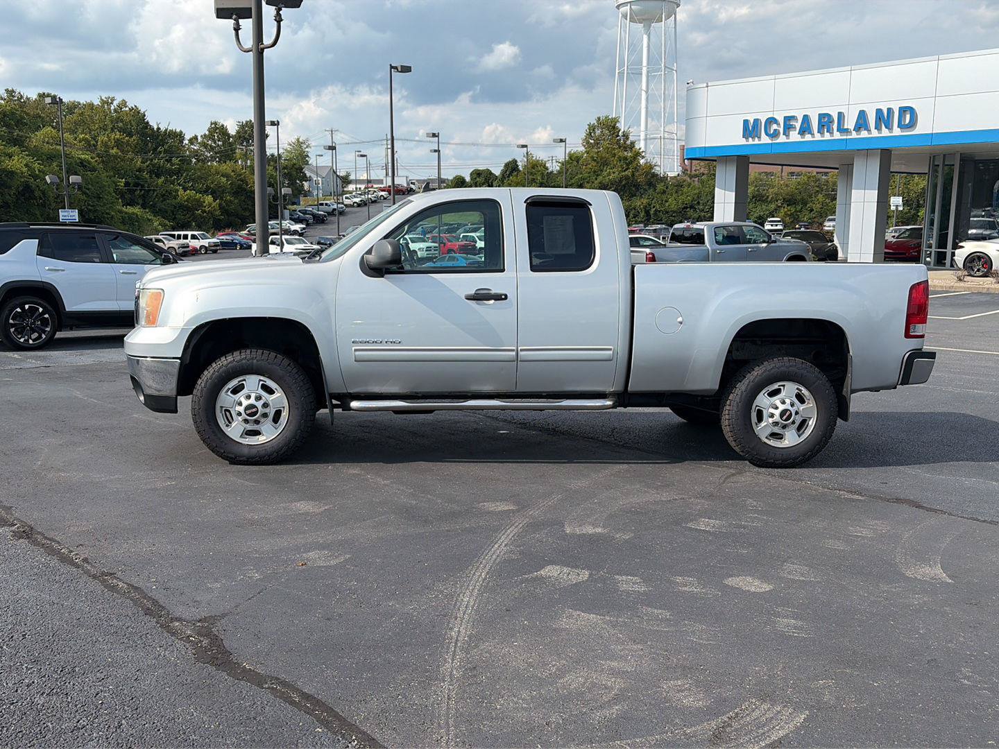 Used 2011 GMC Sierra 2500 SLE w/ Convenience Package AWD/4WD image 2