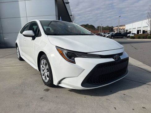 Used 2020 Toyota Corolla LE image 1