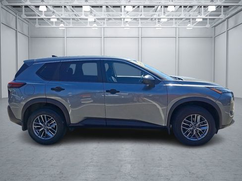 Used 2023 Nissan Rogue S AWD/4WD image 6