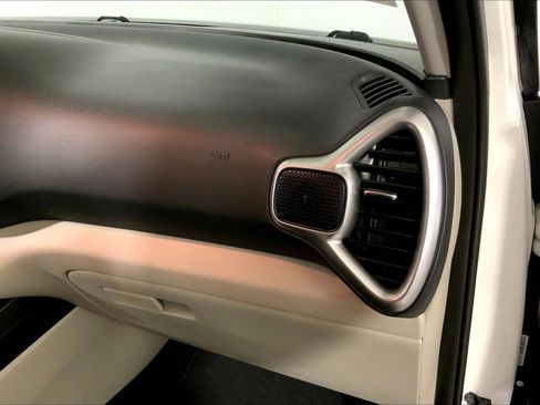 Certified 2025 Kia Soul LX w/ LX Technology Package FWD image 16