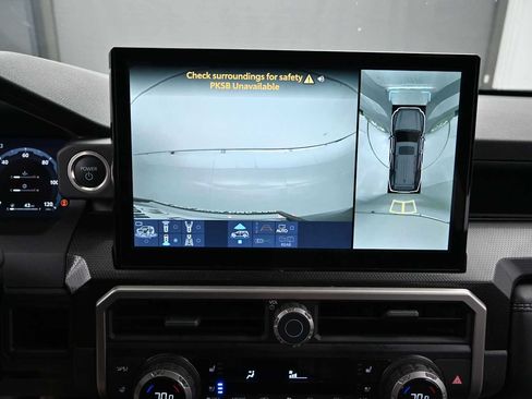 Used 2025 Toyota 4Runner Limited AWD/4WD image 18