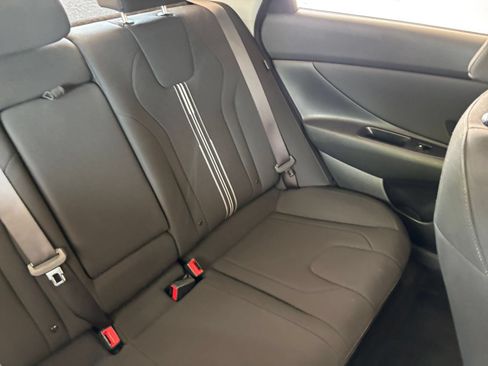 Used 2025 Hyundai Elantra SEL FWD image 38